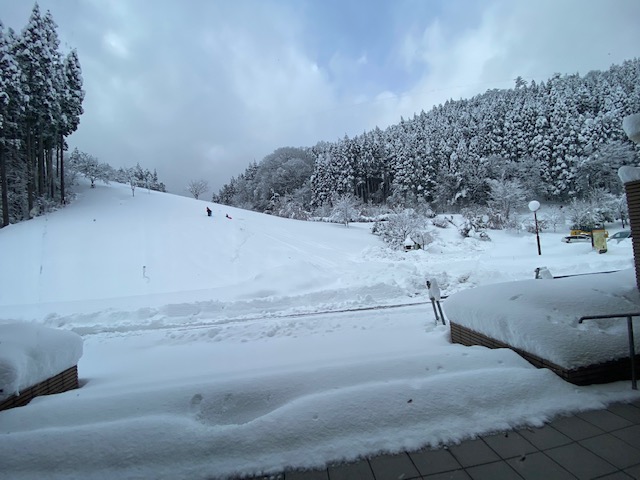 雪遊び
