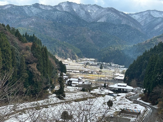 【『あやべ温泉』に初雪が降りました】